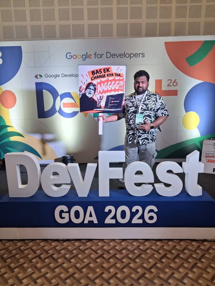 Shubham Chawhan holding a sign that reads “Bas Ek Change kiya tha… AAGGG!!!” at GDG DevFest Goa.